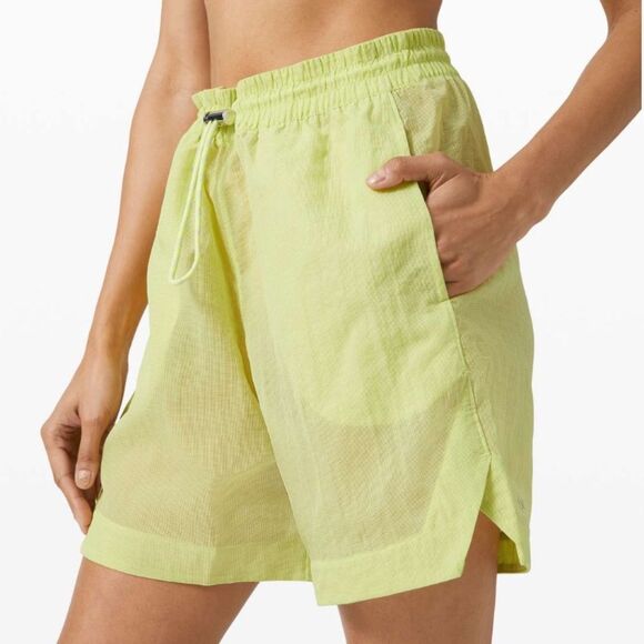 Lululemon Clear Intention Sheer Mesh Shorts in Lemon Vibe Size 8 - Picture 1 of 10